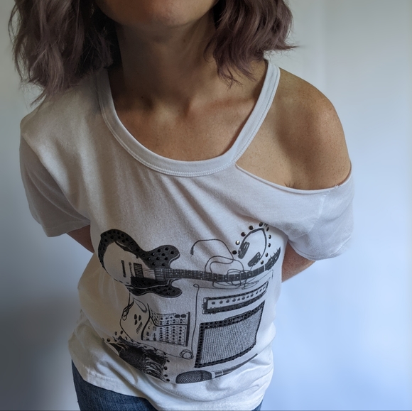 True Religion bare shoulder tshirt, sz xs. Electric guitar, mic, amplifier - Picture 11 of 12